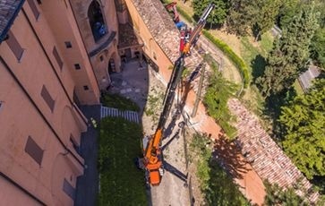 Work in tight spaces